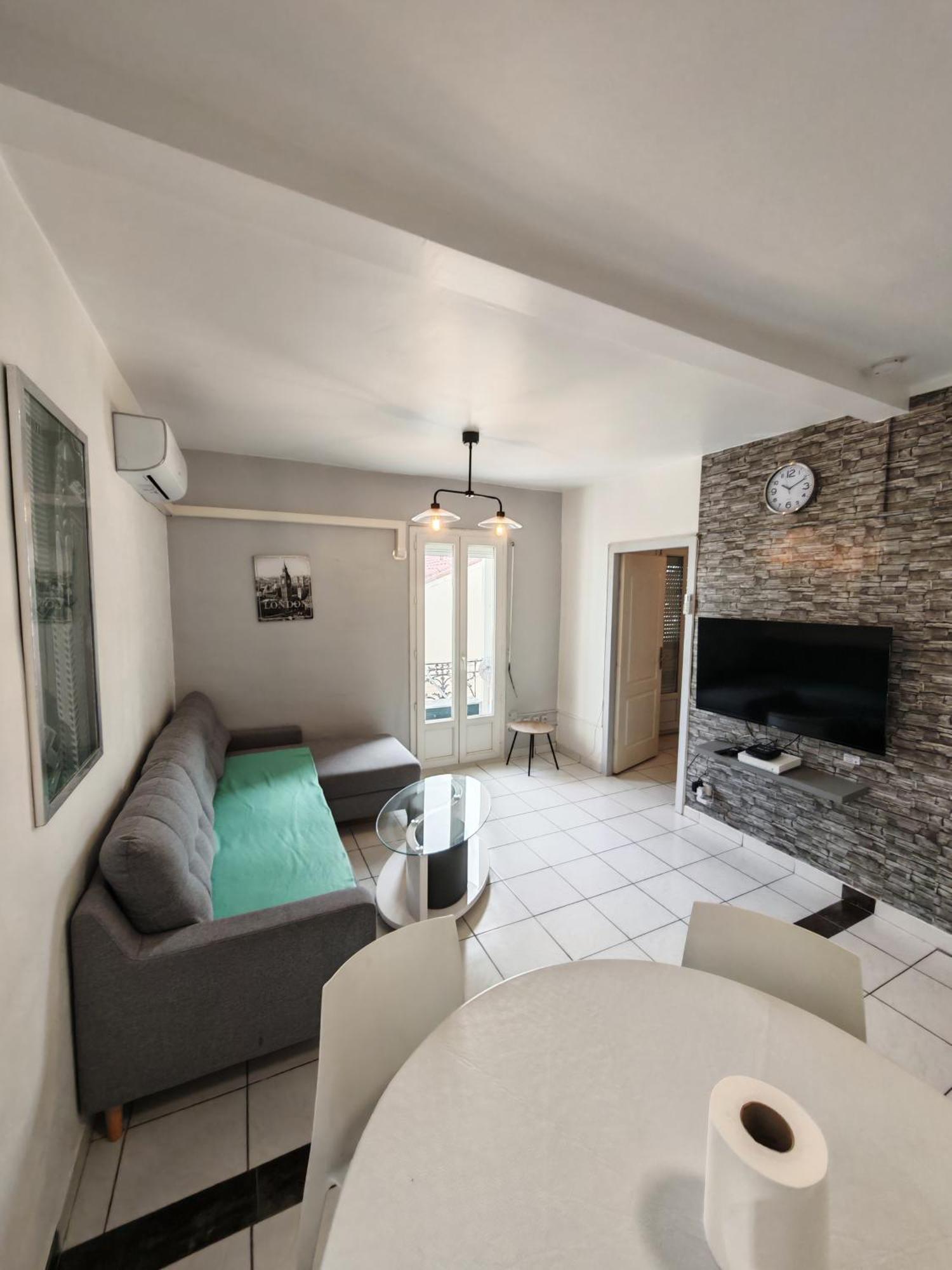 Apartament F1 200 Metre De La Gare Perpignan Zewnętrze zdjęcie